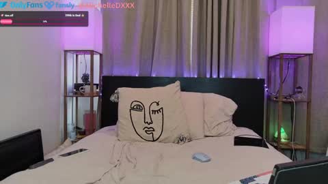 Snapshot of daniellemxxx chatting on September 19, 7:02 pm daniellemxxx online show from September 19, 7:02 pm