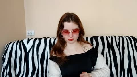 Mia online show from April 14, 11:21 am