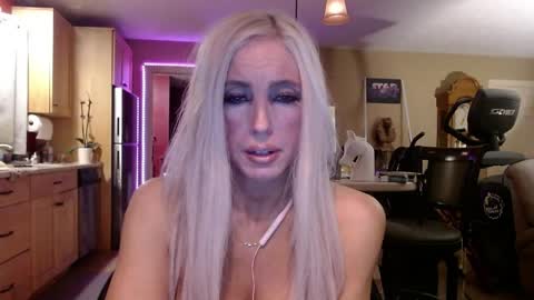 DanikaWhite69 online show from April 4, 12:59 pm