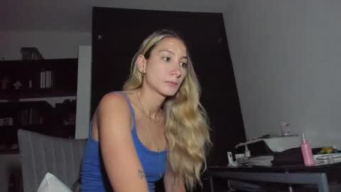 Snapshot of danikrosse chatting on February 10, 3:57 am Danik online show from February 10, 3:57 am