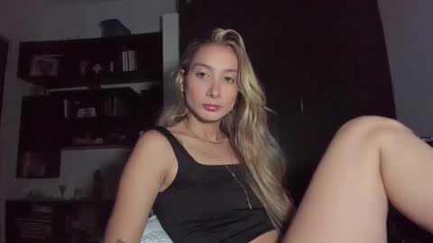 Snapshot of danikrosse chatting on March 4, 4:38 am Danik online show from March 4, 4:38 am