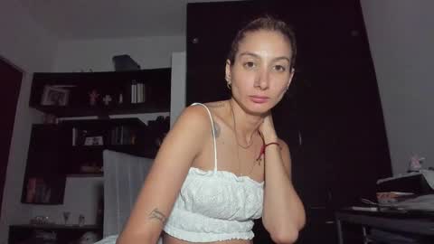 Snapshot of danikrosse chatting on March 10, 3:45 am Danik online show from March 10, 3:45 am
