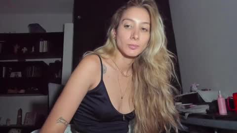 Snapshot of danikrosse chatting on March 11, 3:58 am Danik online show from March 11, 3:58 am