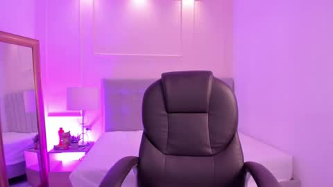 danna_palmeth online show from October 18, 3:20 am