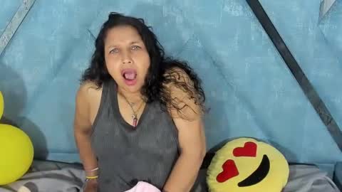 danna_sg online show from June 26, 2:35 am