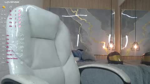 Snapshot of dannacoleman_ chatting on October 18, 12:03 am danna online show from October 18, 12:03 am