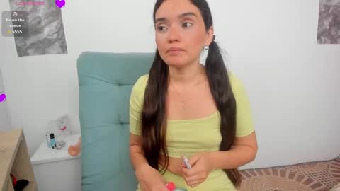 Snapshot of dannamishellx_ chatting on March 1, 3:05 pm Danna online show from March 1, 3:05 pm