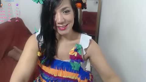 Snapshot of dannazuluaga chatting on October 17, 1:03 pm Danna online show from October 17, 1:03 pm