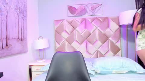 Snapshot of danniakross chatting on September 16, 4:42 am danniakross online show from September 16, 4:42 am