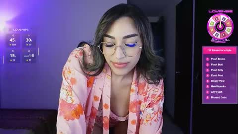 Snapshot of dannielle_ chatting on October 18, 8:54 pm online show from October 18, 8:54 pm