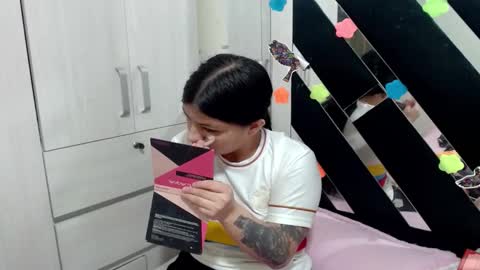 daphne877046 online show from November 3, 6:12 pm