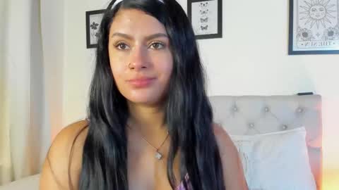 Antonella Mora online show from November 7, 2:00 pm