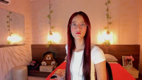 Snapshot of daphne_courtis chatting on January 23, 11:37 am Daphne online show from January 23, 11:37 am