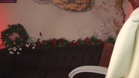 Snapshot of daphne_moss chatting on December 19, 9:16 pm Agatha online show from December 19, 9:16 pm
