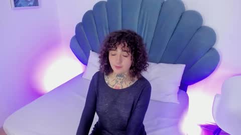 DaphneBlunt online show from October 25, 2:25 pm