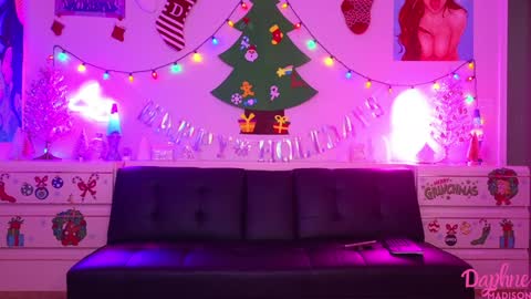 Snapshot of daphnemadison chatting on December 19, 9:06 pm Daphne Madison online show from December 19, 9:06 pm