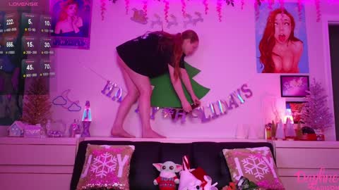 Snapshot of daphnemadison chatting on December 2, 10:32 pm Daphne Madison online show from December 2, 10:32 pm