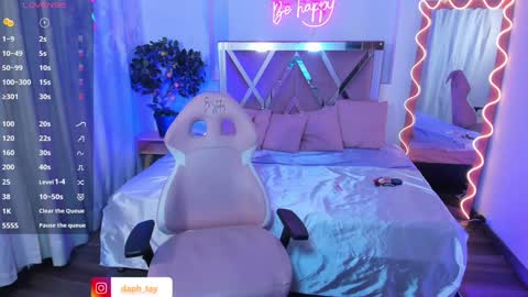 Snapshot of daphnne_tay chatting on January 22, 3:20 am dhapnne online show from January 22, 3:20 am