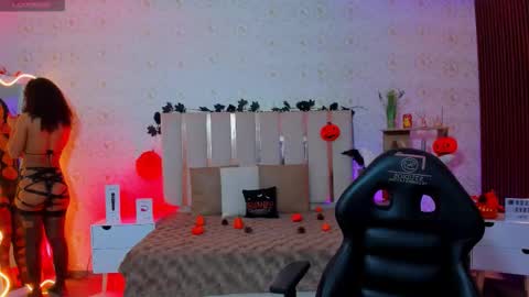 Snapshot of daphnne_tay chatting on October 12, 3:53 am dhapnne online show from October 12, 3:53 am