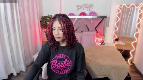 Snapshot of daphnne_tay chatting on February 17, 3:15 am dhapnne online show from February 17, 3:15 am