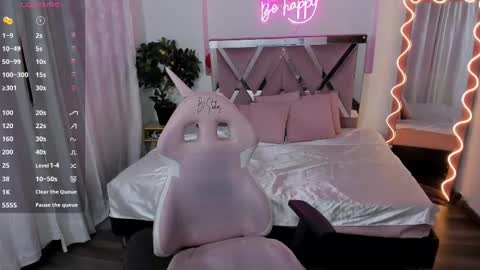 Snapshot of daphnne_tay chatting on February 21, 3:23 am dhapnne online show from February 21, 3:23 am