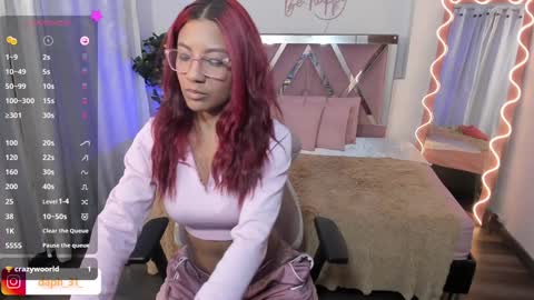 Snapshot of daphnne_tay chatting on February 1, 2:58 am dhapnne online show from February 1, 2:58 am