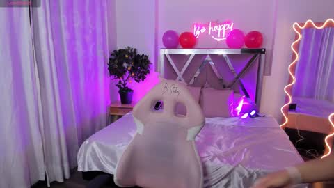 Snapshot of daphnne_tay chatting on February 22, 3:23 am dhapnne online show from February 22, 3:23 am