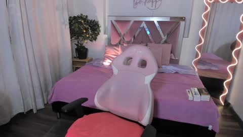 Snapshot of daphnne_tay chatting on January 13, 3:12 am dhapnne online show from January 13, 3:12 am