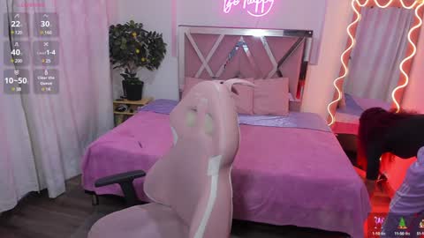 Snapshot of daphnne_tay chatting on January 6, 3:20 am dhapnne online show from January 6, 3:20 am
