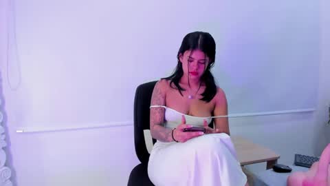 Snapshot of dapnne_ chatting on December 28, 8:15 pm Daphne online show from December 28, 8:15 pm