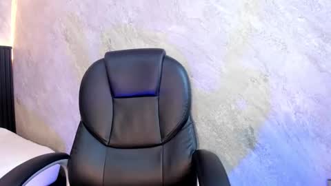 Dark online show from September 21, 12:37 pm