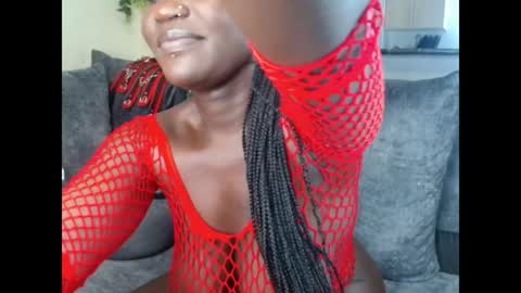 Snapshot of dark_coco chatting on December 3, 6:46 am Coco online show from December 3, 6:46 am