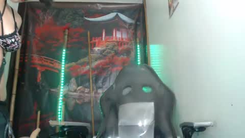 Snapshot of dark_doll5 chatting on December 6, 4:14 am dark_doll5 online show from December 6, 4:14 am