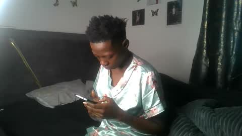 dark_mellanin online show from May 28, 8:34 am
