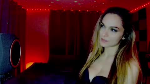 Snapshot of darkskullmistress chatting on September 25, 2:54 am roseredgoddess online show from September 25, 2:54 am