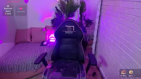 DARLA  online show from October 6, 7:18 pm