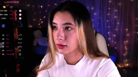 Snapshot of darlabelle chatting on December 16, 4:23 am Belle online show from December 16, 4:23 am