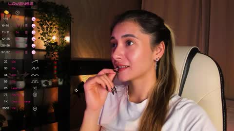 Snapshot of darlabelle chatting on October 4, 5:13 am Belle online show from October 4, 5:13 am