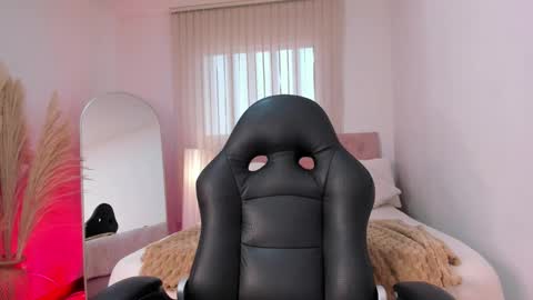 Snapshot of darling_spoiled chatting on October 9, 1:26 pm darling online show from October 9, 1:26 pm