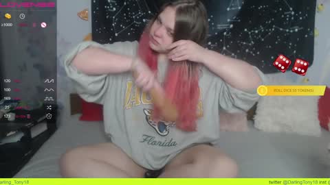 Snapshot of darling_tony18 chatting on December 20, 3:00 pm darling_tony18 online show from December 20, 3:00 pm