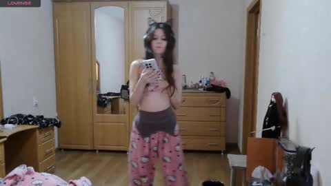 Snapshot of dawndollins chatting on October 7, 9:25 am Alice online show from October 7, 9:25 am