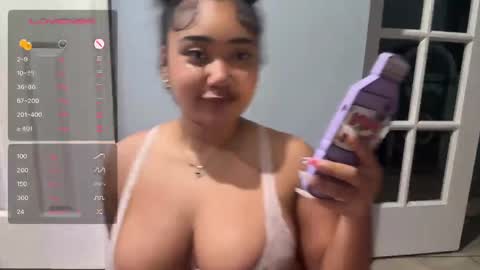 Snapshot of dayqueen1 chatting on September 21, 9:19 am dayqueen1 online show from September 21, 9:19 am