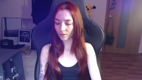 Snapshot of dead_girll chatting on March 6, 7:10 pm freak online show from March 6, 7:10 pm