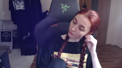 Snapshot of dead_girll chatting on February 19, 9:25 pm freak online show from February 19, 9:25 pm