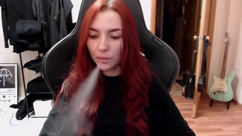 Snapshot of dead_girll chatting on December 17, 9:16 pm freak online show from December 17, 9:16 pm