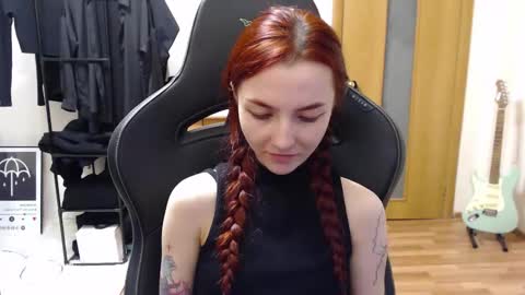 Snapshot of dead_girll chatting on December 9, 9:16 pm freak online show from December 9, 9:16 pm