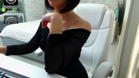 Snapshot of dear_ellisse chatting on January 11, 12:40 pm Elly online show from January 11, 12:40 pm