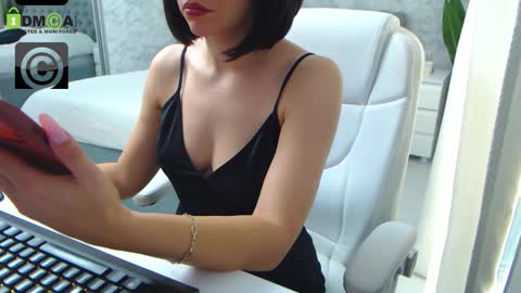 Snapshot of dear_ellisse chatting on October 5, 10:31 am Elly online show from October 5, 10:31 am