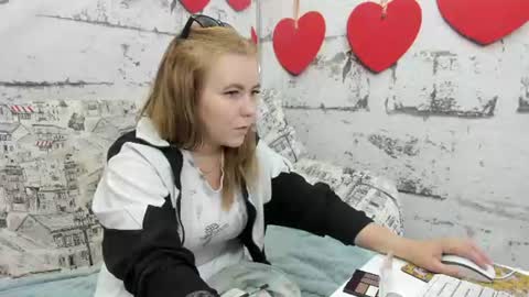 Holly online show from July 24, 1:25 am
