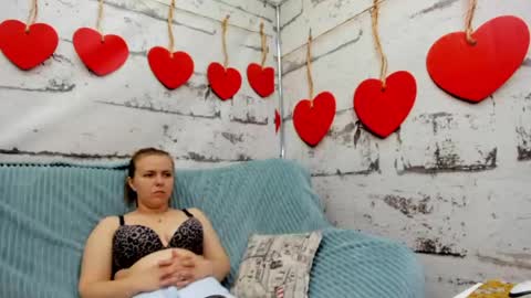 Holly online show from May 19, 1:56 am